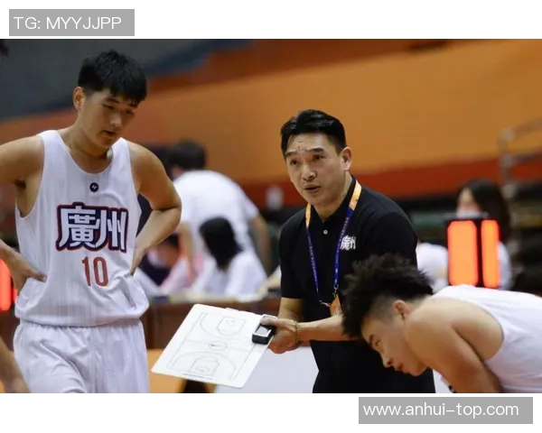 韩硕的成长之路：从青涩少年到职场精英的蜕变历程