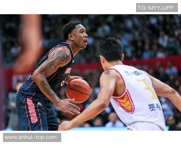 马尚布鲁克斯：从NBA到CBA的传奇旅程与篮球梦想的追寻
